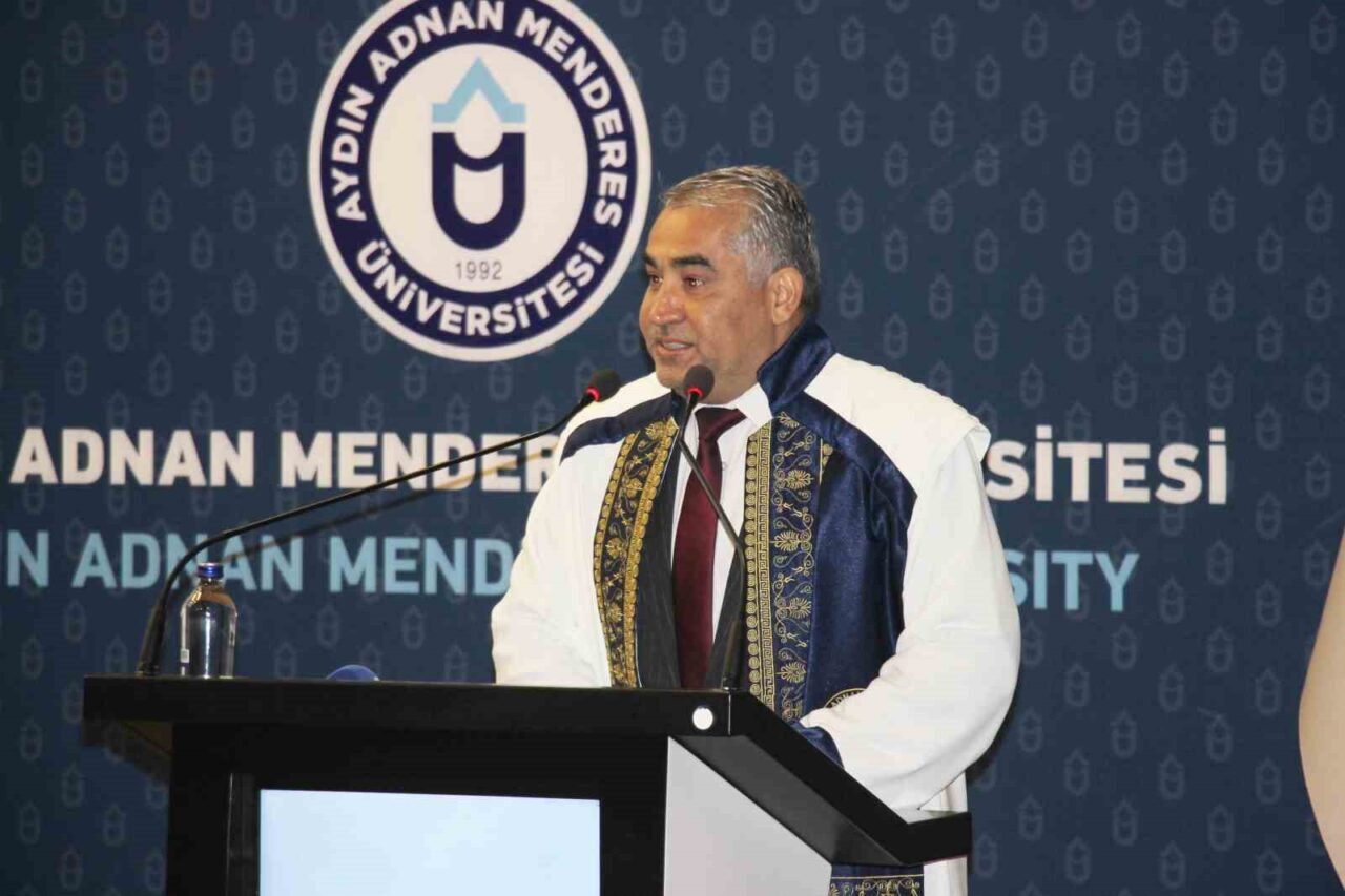 Adnan Menderes Üniversitesi, 2025-2026 Akademik Yılı Töreninde Sürekli Gelişim İlkelerini Vurguladı Adnan Menderes Üniversitesi, 2025-2026 Akademik Yılı açılışında, Rektör Prof. Dr.