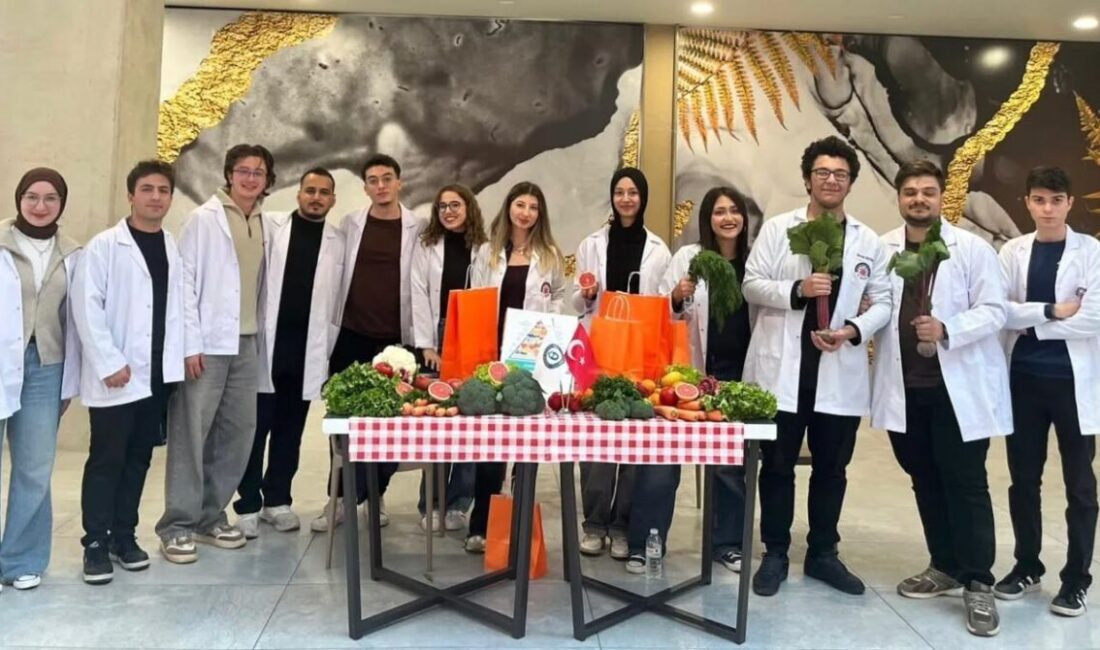 Aydın Adnan Menderes Üniversitesi Tıp Fakültesi’nden Sağlıklı Beslenme Etkinliği Gerçekleştirildi Aydın Adnan Menderes Üniversitesi Tıp Fakültesi Dönem 1 öğrencileri, sağlıklı