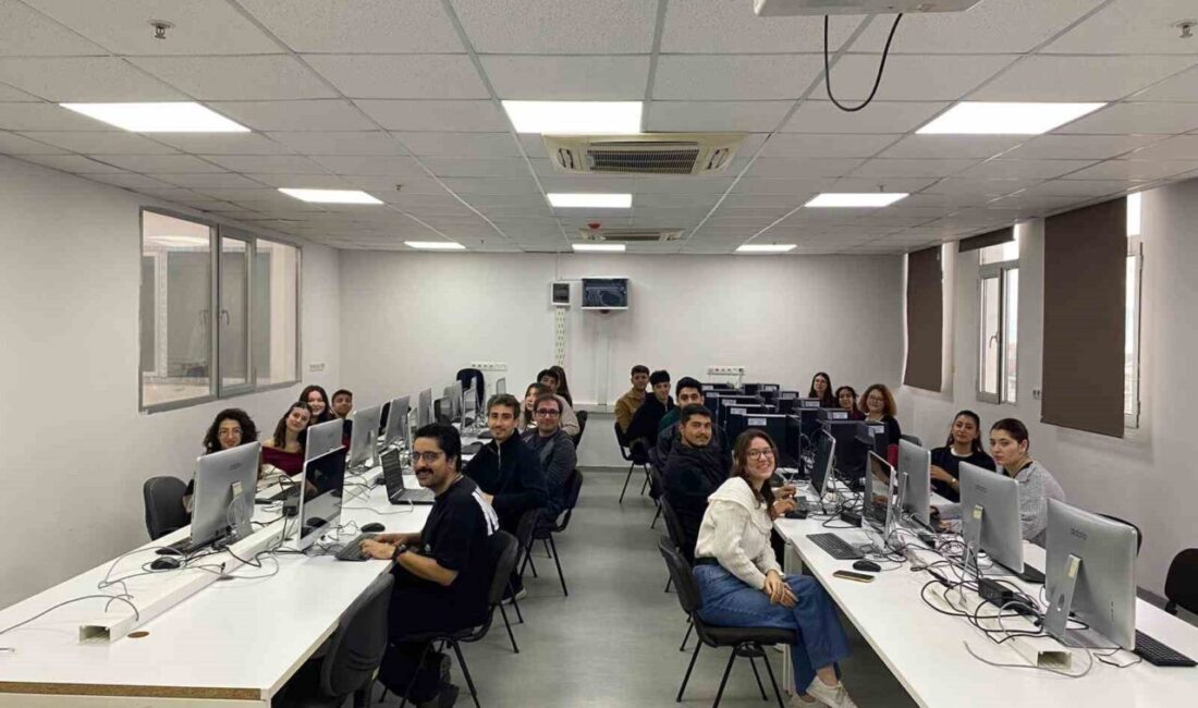 Adnan Menderes Üniversitesi İletişim Fakültesi Bilgisayar Laboratuvarları Yenilendi, Açılış Töreni Gerçekleştirildi Adnan Menderes Üniversitesi İletişim Fakültesi'nde bilgisayar laboratuvarları yenilendi. Bilgisayar sayısı