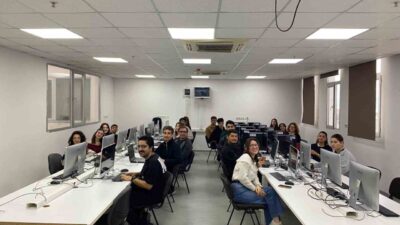 Adnan Menderes Üniversitesi İletişim Fakültesi'nde bilgisayar laboratuvarları yenilendi. Bilgisayar sayısı