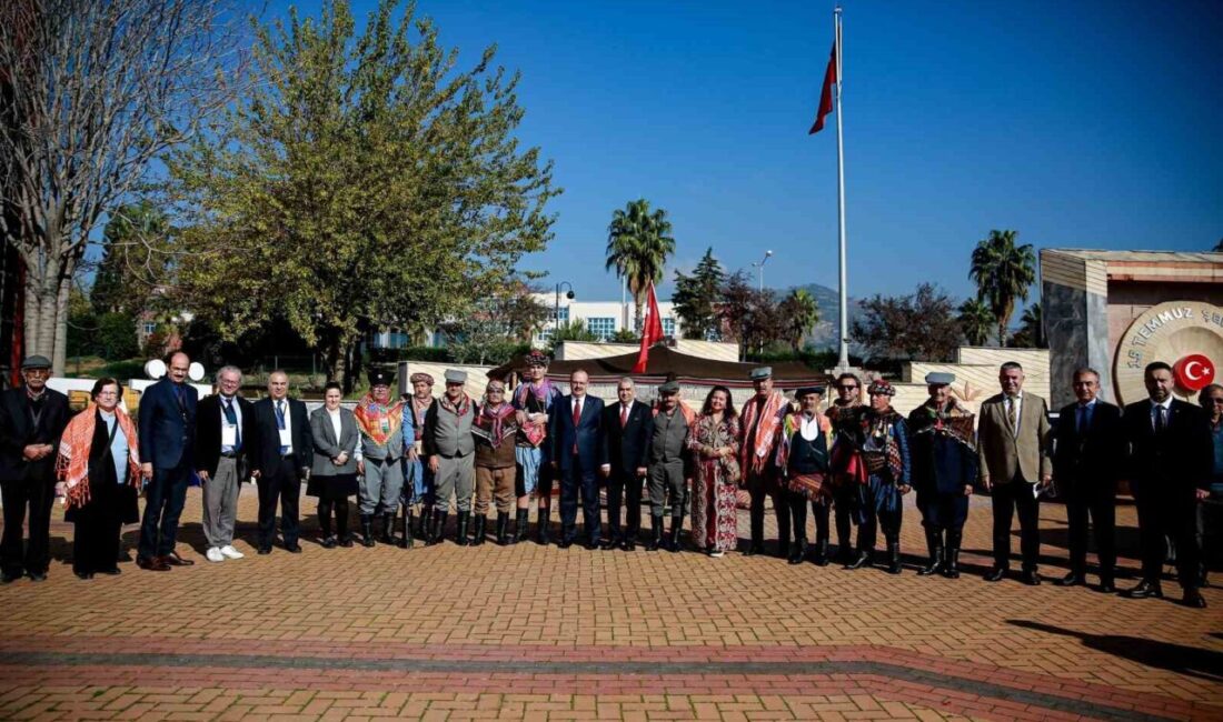 Aydın’da “Geçmişten Geleceğe Sempozyumu” Başladı: Kültürel Değerler Bilimsel Platformda Ele Alınıyor Aydın'da düzenlenen "Geçmişten Geleceğe Aydın Sempozyumu", 13-15 Kasım 2025 tarihleri