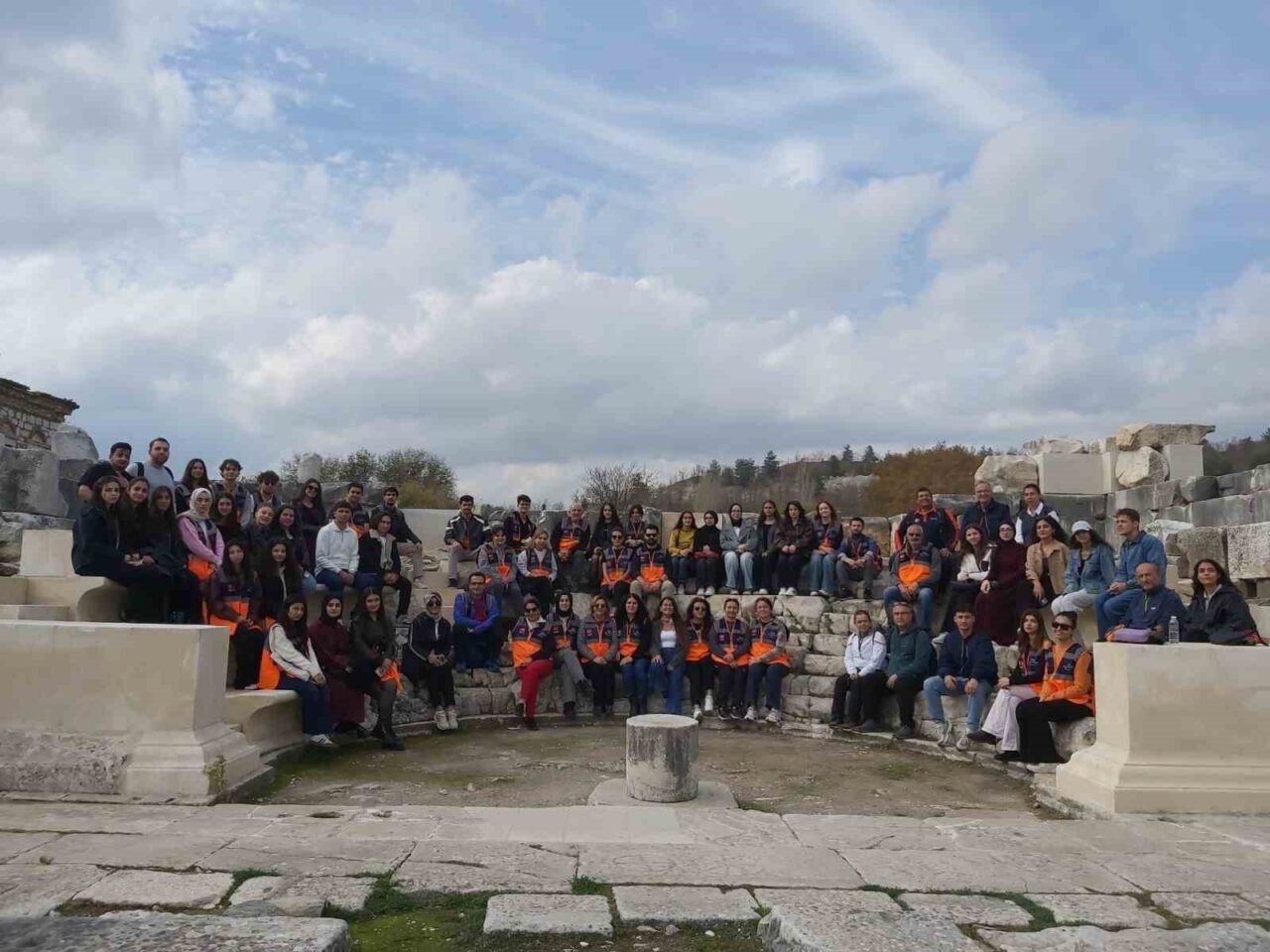 Muğla AFAD gönüllüleri, Yatağan'daki Stratonikeia Antik Kenti'ni ziyaret ederek eğitim