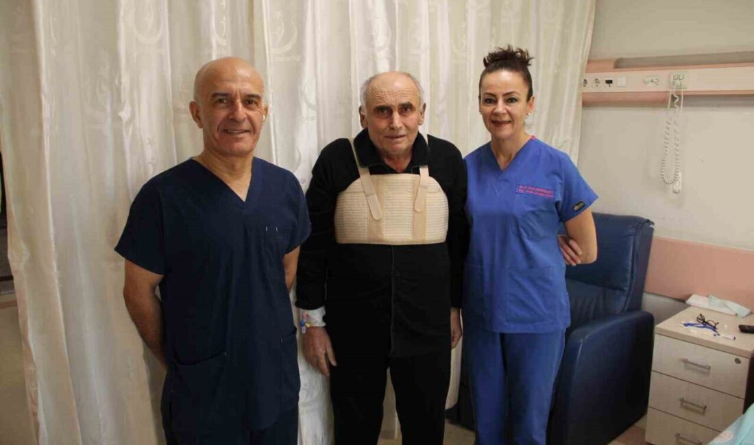Afyonkarahisar Devlet Hastanesi’nde İlk Defa Uygulanan Kalp Ameliyatı Başarıyla Gerçekleştirildi Afyonkarahisar Devlet Hastanesi, 63 yaşındaki bir erkek hastaya, aort kapağı