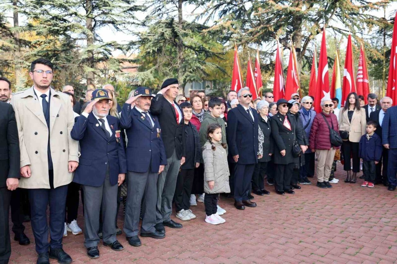 Afyonkarahisar'da Gazi Mustafa Kemal Atatürk, vefatının 87. yıl dönümünde düzenlenen