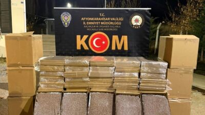 Afyonkarahisar'da polis, yaptığı ihbar sonrası durdurduğu iki araçta yaklaşık 292