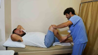 Antalya'da yamaç paraşütü yaparken ağaca takılan 42 yaşındaki Mehmet Tarık