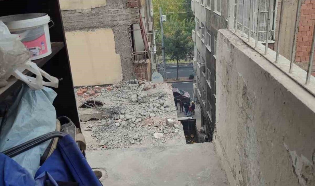 Diyarbakır'ın Kaynartepe Mahallesi'nde yıkım sırasında Pınar Apartmanı sakinleri, yıkım işinin
