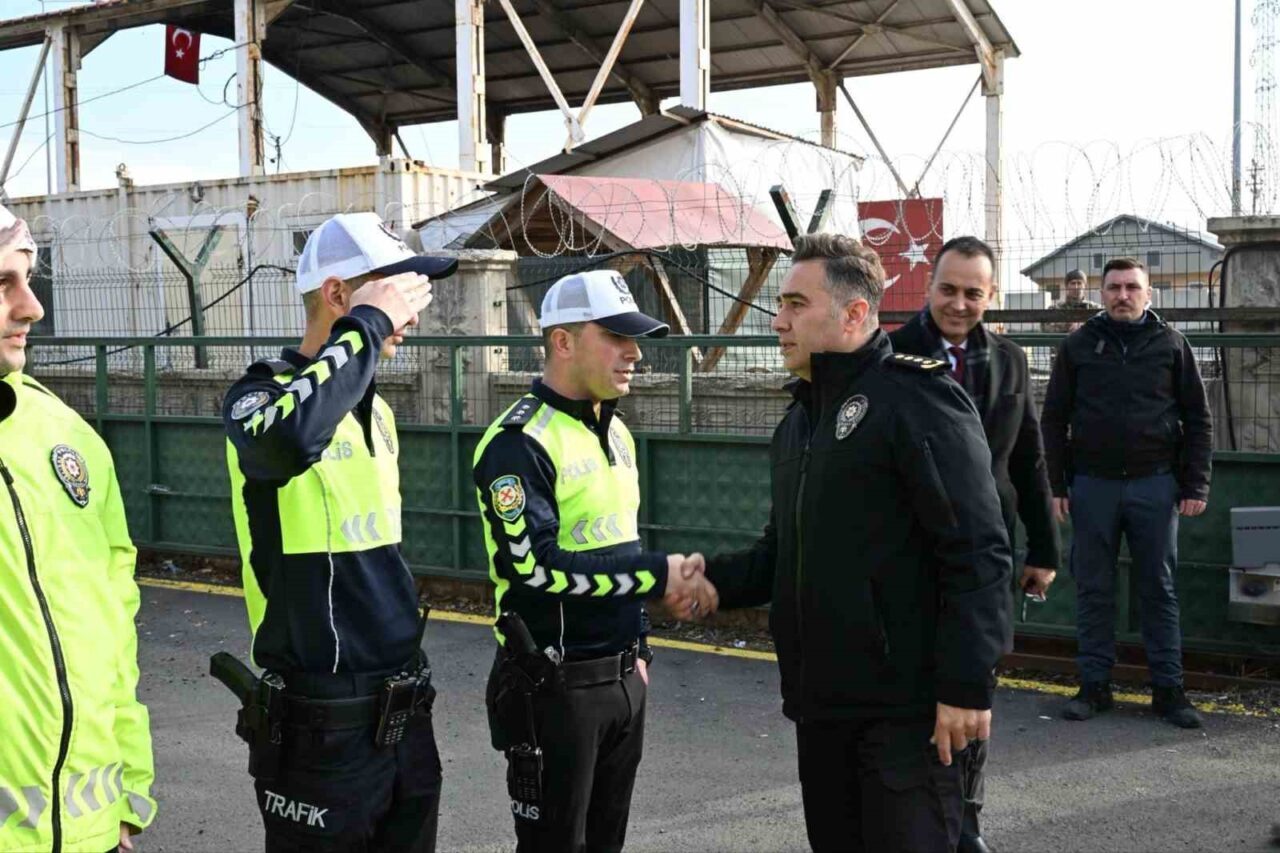 Göksel Önder, Ağrı’daki Trafik Güvenliğini Arttırmak İçin Bölge Trafik Denetleme Şubesini Ziyaret Etti Ağrı İl Emniyet Müdürü Göksel Önder, trafik güvenliğini artırmak için