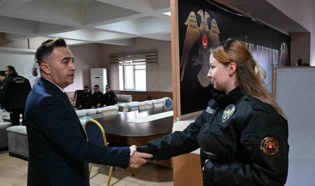 Ağrı İl Emniyet Müdürü, Çevik Kuvvet Ekiplerine Başarı Belgeleri Verdi Ağrı İl Emniyet Müdürü Göksel Önder, Çevik Kuvvet Şube Müdürlüğü’nü