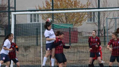 Ağrı Kadın Futbol Takımı, Kadınlar 2. Ligi'nde Erzincan Gençler Gücü'nü