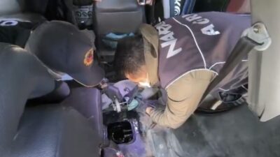 Ağrı'da düzenlenen bir uyuşturucu operasyonunda, yabancı plakalı bir aracın yakıt