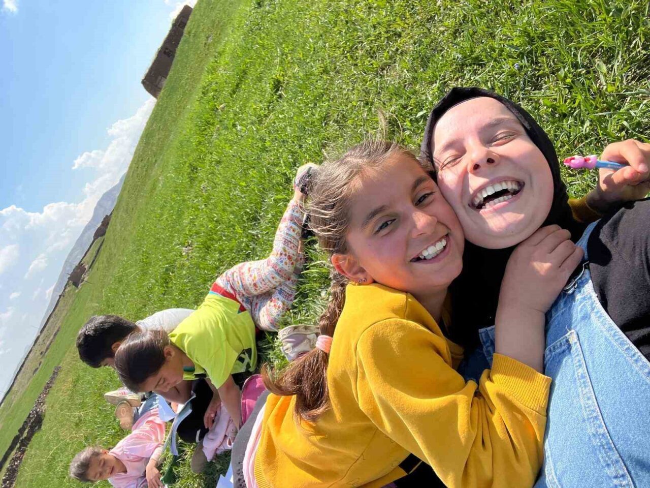 25 yaşındaki öğretmen Ebrar Keler, Ağrı'nın Yılanlı köyünde, zorlu koşullara