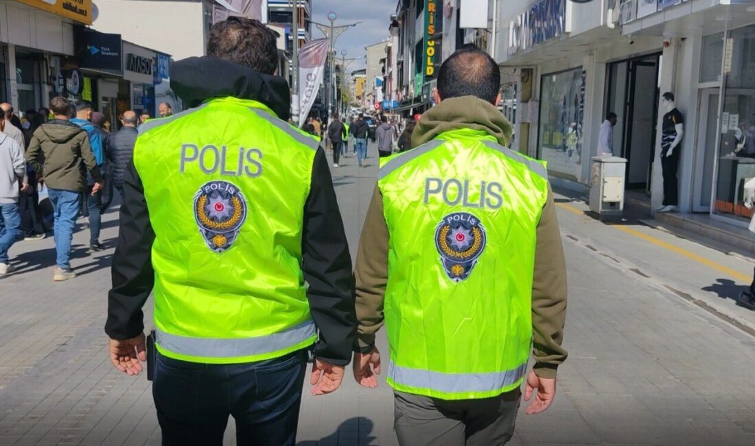 Ağrı’da Arazi Anlaşmazlığı Nedeniyle Çıkan Kavga Polis Tarafından Sonlandırıldı Ağrı'da Cumhuriyet Mahallesi'nde arazi anlaşmazlığı nedeniyle çıkan kavgada 6 kişi