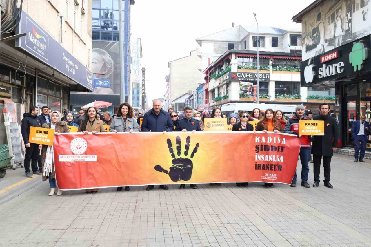 Ağrı’da Kadına Yönelik Şiddete Dikkat Çeken Farkındalık Yürüyüşü Düzenlendi