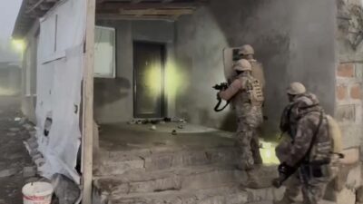 Ağrı'da KOM Şubesi, düzenlediği operasyonda 1 AK-47 tüfek, 3 şarjör