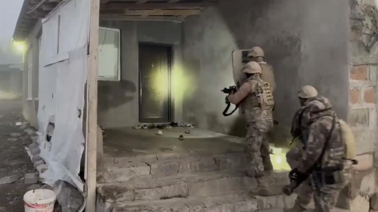 Ağrı'da KOM Şubesi, düzenlediği operasyonda 1 AK-47 tüfek, 3 şarjör