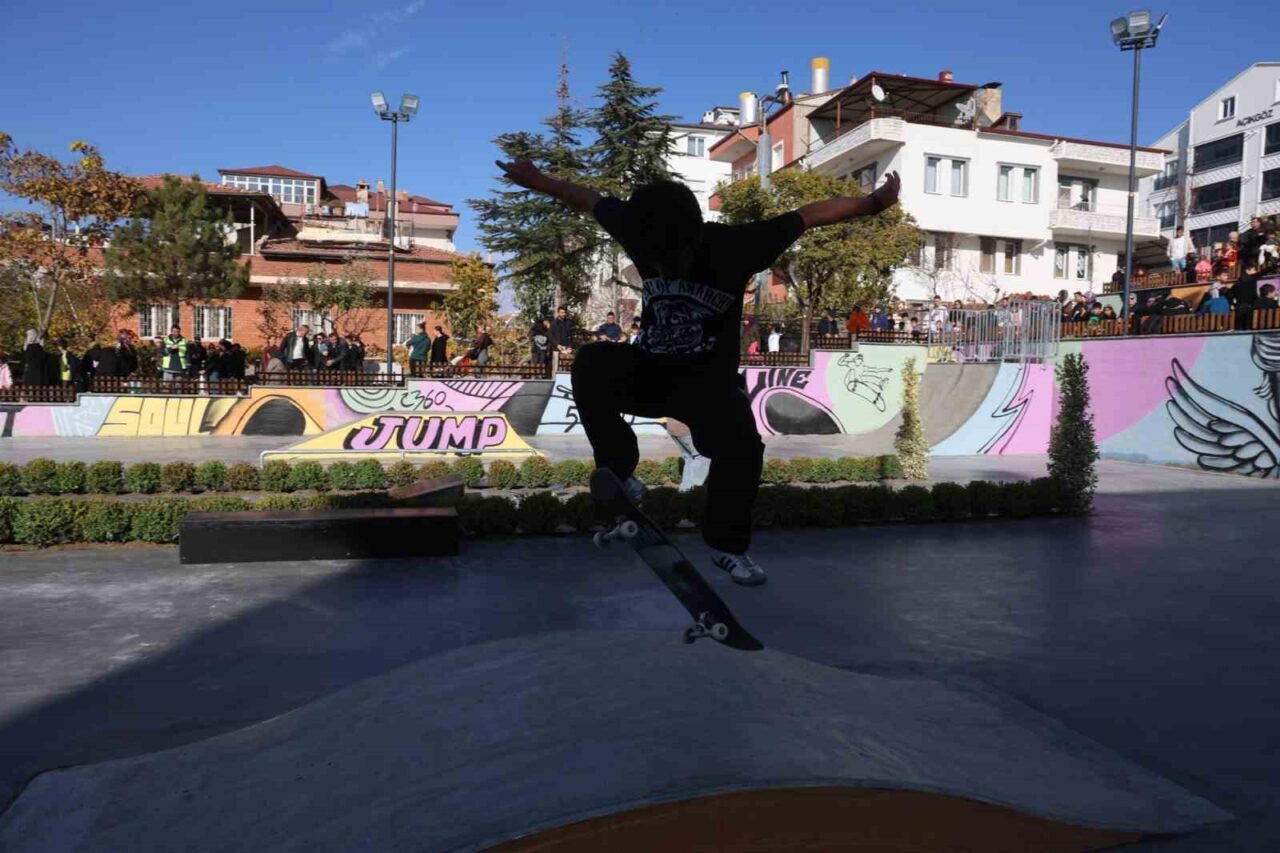 Nevşehir Belediye Başkanı Rasim Arı, '50 Vizyon Projesi' kapsamında tamamlanan