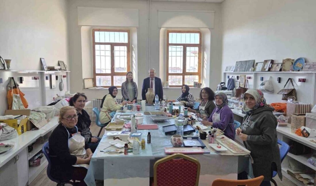 Niğde Halk Eğitimi Merkezi, Dumlupınar Girişimcilik Atölyesi'nde açtığı Ahşap Boyama