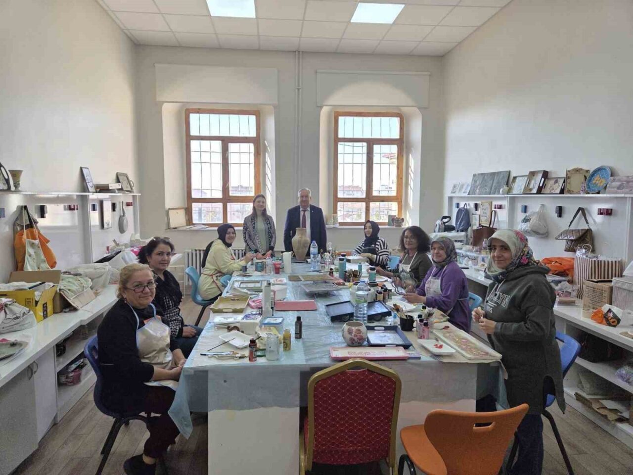 Niğde Halk Eğitimi Merkezi, Dumlupınar Girişimcilik Atölyesi'nde açtığı Ahşap Boyama