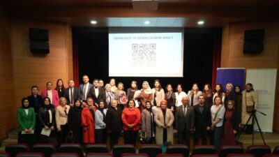 Düzce Belediyesi'nin oluşturduğu Aile Akademisi, ilk panelini gerçekleştirdi. Vali Yardımcısı