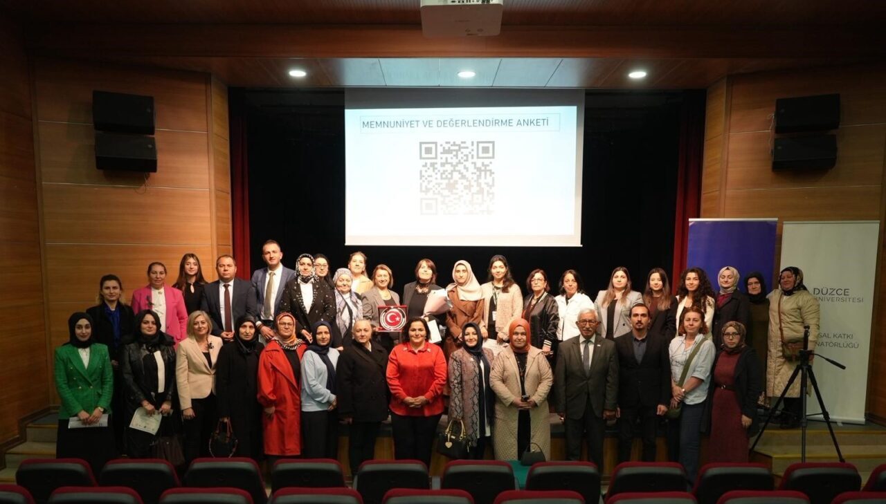 Düzce Belediyesi'nin oluşturduğu Aile Akademisi, ilk panelini gerçekleştirdi. Vali Yardımcısı