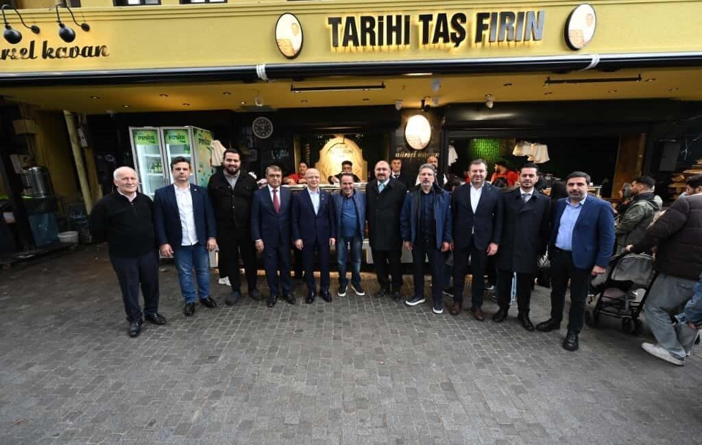 Davut Gürkan, Esnaf Buluşmasında Bursa’nın Ekonomik Dinamiklerine Dikkat Çekti AK Parti Bursa İl Başkanı Davut Gürkan, esnafla buluşarak taleplerini