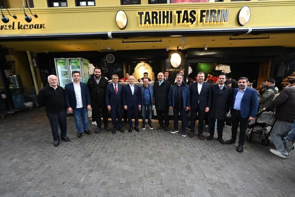 AK Parti Bursa İl Başkanı Davut Gürkan, esnafla buluşarak taleplerini