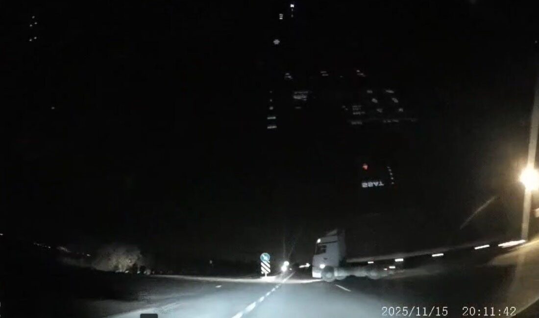 AK Parti Milletvekili Selman Eser, trafik kazası geçirerek hafif yaralandı. AK Parti Karaman Milletvekili Selman Oğuzhan Eser, ailesiyle birlikte trafik