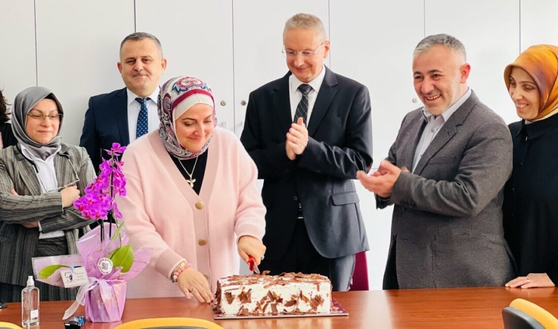 Serkan Yıldırım Öğretmenler Günü’nde Öğretmenleri Unutmadı AK Parti Bilecik İl Başkanı Serkan Yıldırım, 24 Kasım Öğretmenler