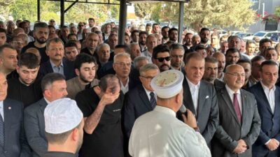 AK Parti Genel Başkan Yardımcısı Ömer Çelik, dayısı Hasan Öztopal'ın