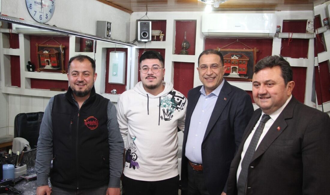 Kula’da AK Parti Heyeti Esnafları Ziyaret Etti ve Hane Buluşmaları Gerçekleştirdi Manisa'nın Kula ilçesinde AK Parti İl Başkanı Süleyman Turgut, İlçe