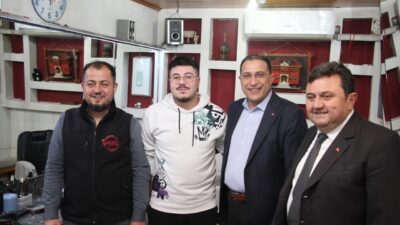 Manisa'nın Kula ilçesinde AK Parti İl Başkanı Süleyman Turgut, İlçe