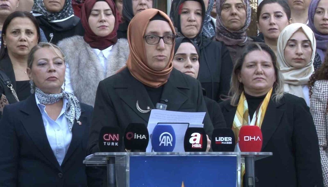 AK Parti İstanbul İl Kadın Kolları Başkanı Saliha Demirer, 25