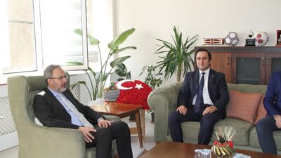 Mehmet Muharrem Kasapoğlu, Manisa'nın Kula ilçesinde esnaf ve muhtarlarla bir