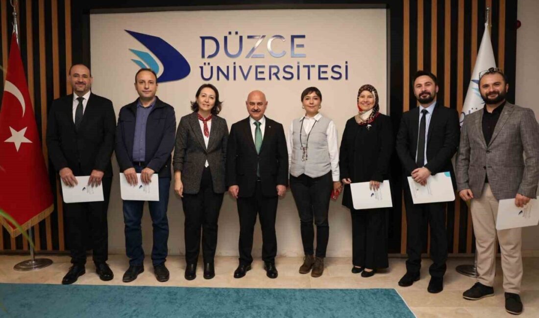 Düzce Üniversitesi, başarılı akademik çalışmalarıyla ödül kazanan öğretim üyelerine başarı