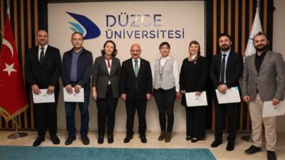 Düzce Üniversitesi, başarılı akademik çalışmalarıyla ödül kazanan öğretim üyelerine başarı
