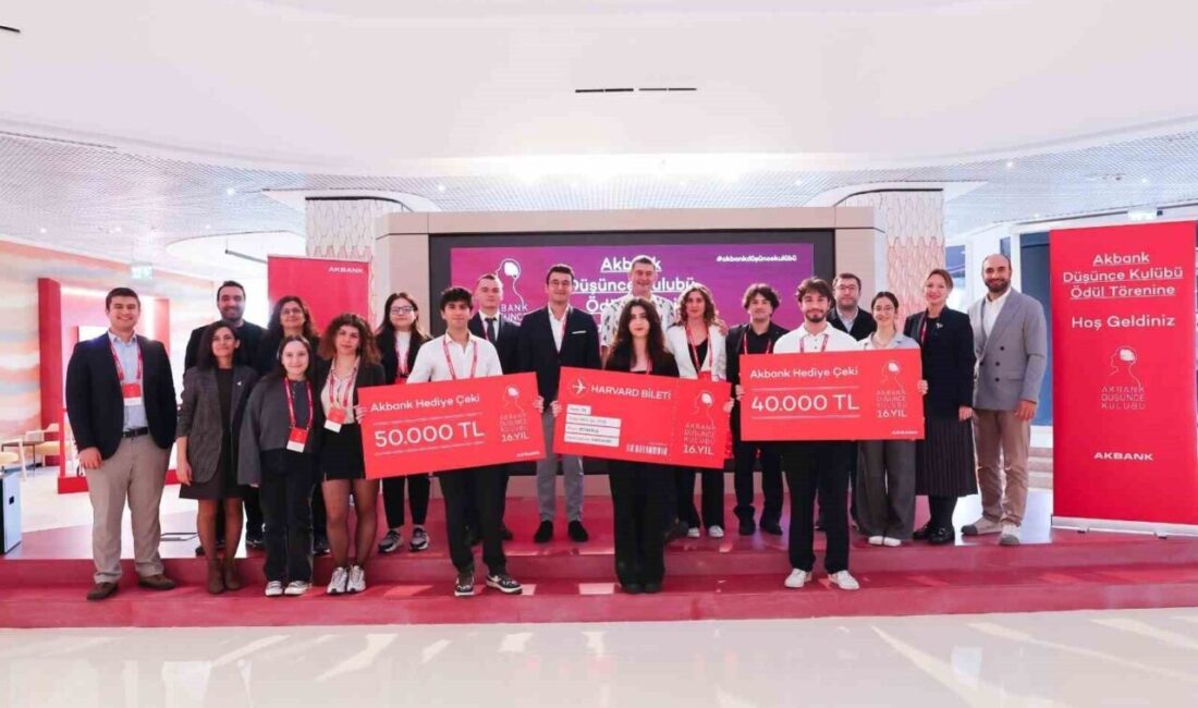 Akbank Düşünce Kulübü “Kapsayıcı Bankacılık” Temasıyla Gençlerin Yenilikçi Fikirlerini Destekleyerek Büşra Zeynep Bahar’ı Harvard Yaz Okulu’na Gönderdi Akbank Düşünce Kulübü, "Kapsayıcı Bankacılık" temasıyla gençlerin finansal erişim ve