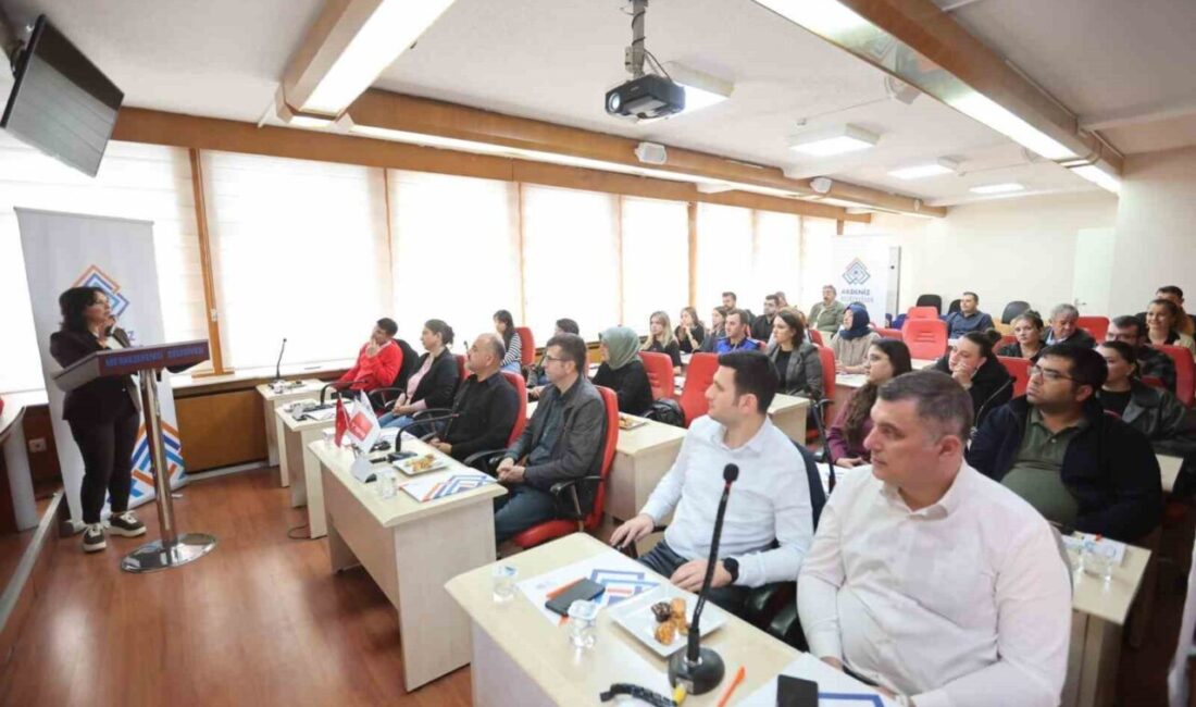 Merkezefendi Belediyesi, Akdeniz Belediyeler Birliği işbirliğiyle 'Personel Mevzuatı Eğitimi' düzenledi.