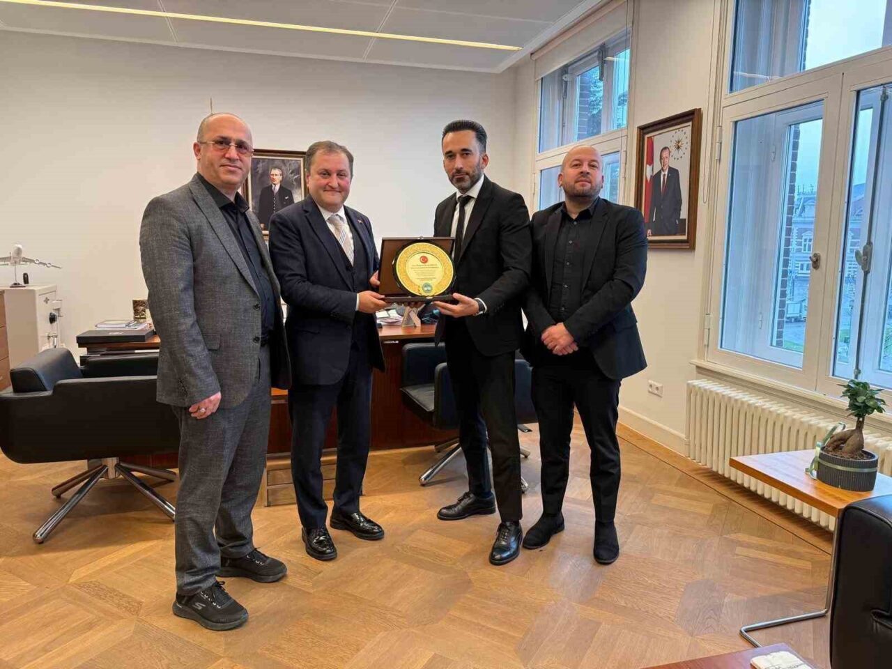 Kayserili İşverenler Birliği (AKİB) yönetimi, Amsterdam Başkonsolosu Mahmut Burak Ersoy’u