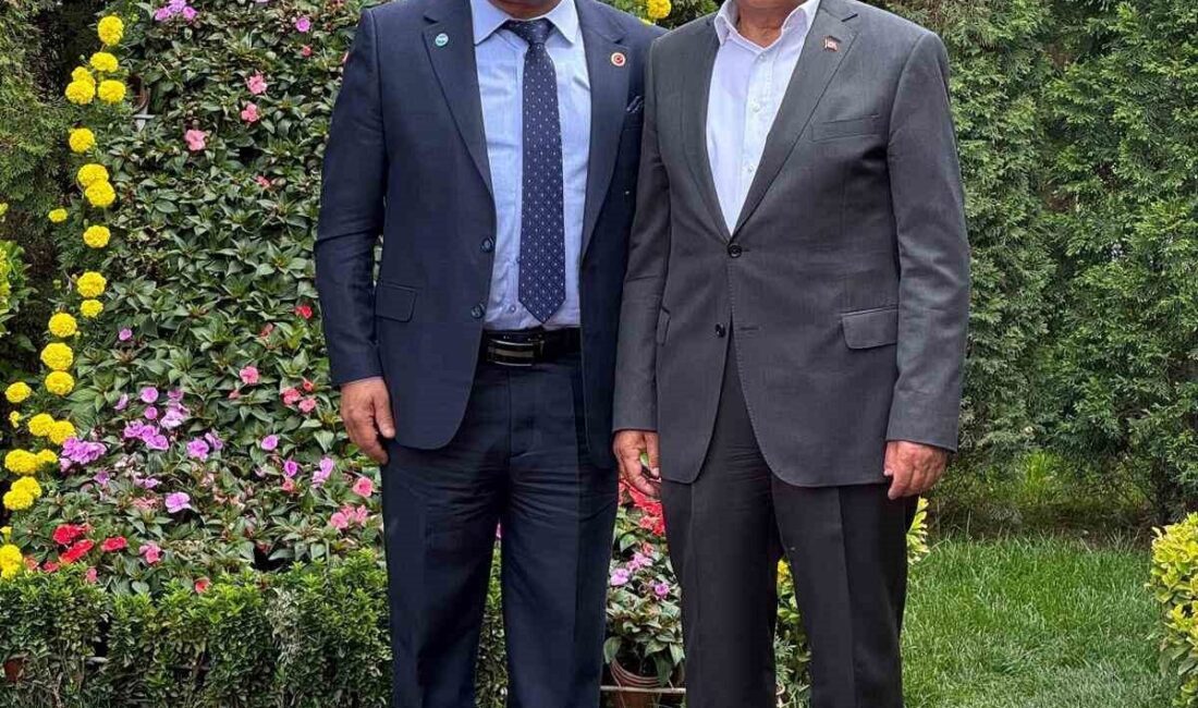 Ali Hızar: “Kayseri’yi Geliştiren Uyum İçindeki Vali ve Başkan’dan Razıyız” AKİB Kurucu Genel Başkanı Ali Hızar, Kayseri Valisi Gökmen Çiçek