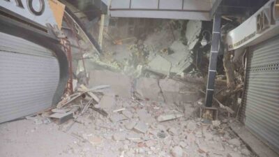 Aksaray'da kentsel dönüşüm çalışmaları sırasında eski TEDAŞ iş merkezinin yıkımı