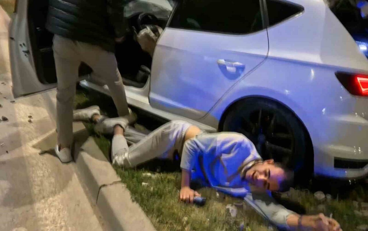 Aksaray'da, belediye tarafından kazı nedeniyle kapatılan yolda 30 dakika arayla