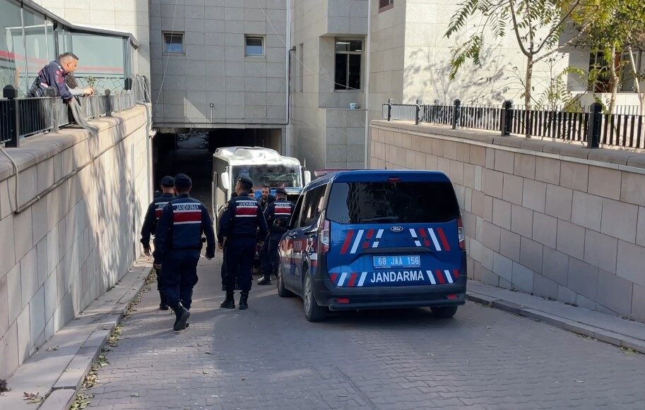 Aksaray'da bir fabrikada gerçekleşen alacak verecek tartışması, silahlı kavgaya dönüştü.