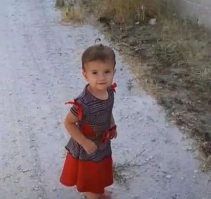 Aksaray'ın Eskil ilçesinde, 33 yaşındaki M.Ü., evinin bahçesindeki traktörle manevra