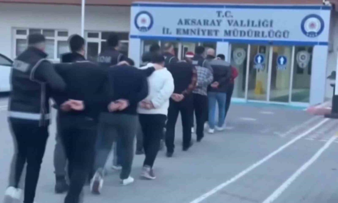 Aksaray'da gerçekleştirilen FETÖ/PDY operasyonunda, 10 şüpheli gözaltına alındı. Şüphelilerin ByLock