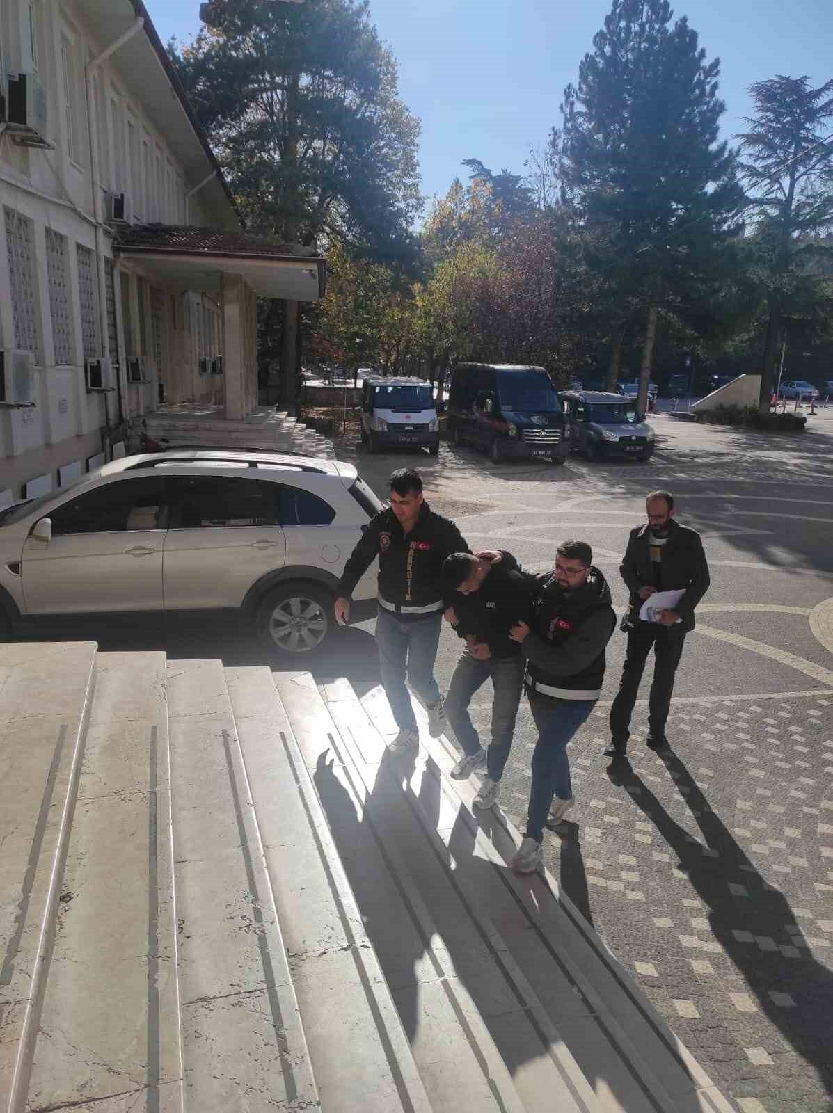 Akşehir’de Yapılan Operasyonlarda Yüklü Miktarda Kaçak Tütün ve Sigara Ele Geçirildi