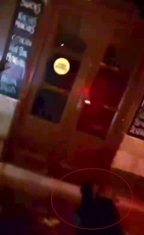 İzmir'in Alaçatı Mahallesi'nde bir eğlence mekanına sabah saatlerinde gerçekleştirilen silahlı