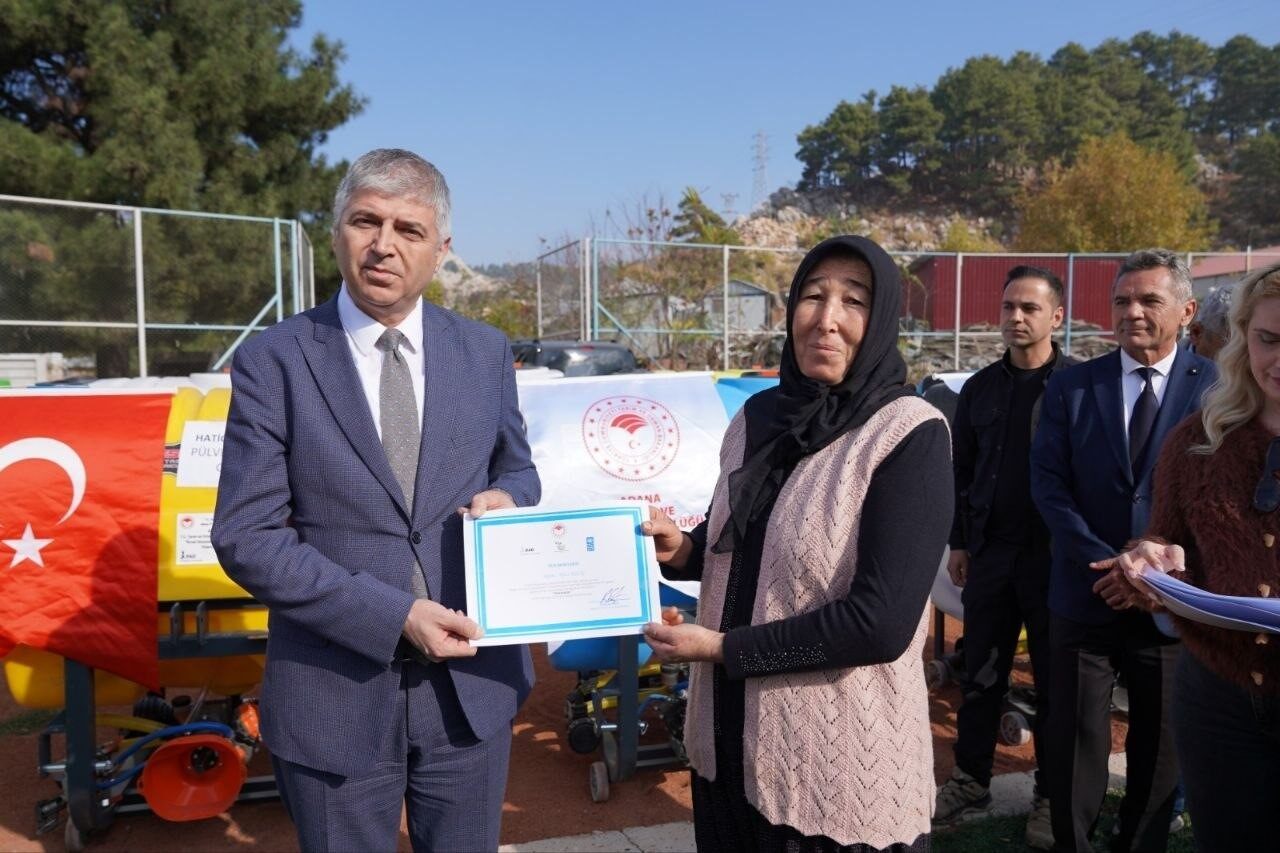 Adana’da 25 Üreticiye Yüzde 70 Hibe Desteği ile İlaçlama Makineleri Dağıtıldı