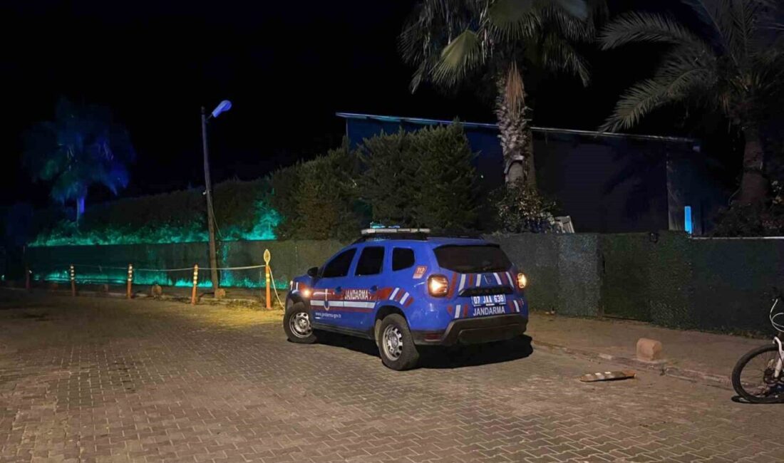 Alanya’da Apartman Yangını İtfaiye Ekiplerince Kontrol Altına Alındı Antalya'nın Alanya ilçesinde bir apartmanın 3. katında çıkan yangın, itfaiye