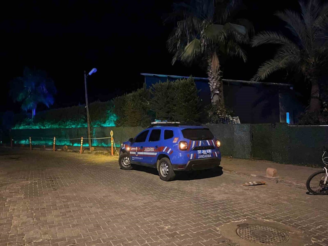 Antalya'nın Alanya ilçesinde bir apartmanın 3. katında çıkan yangın, itfaiye